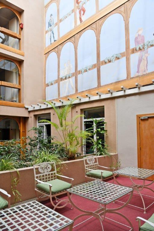 Le Grand Hotel Saint-Quentin  Buitenkant foto