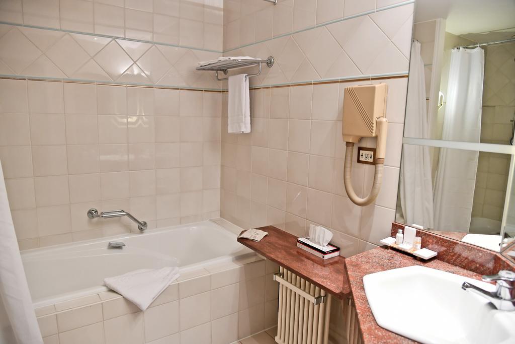 Le Grand Hotel Saint-Quentin  Buitenkant foto