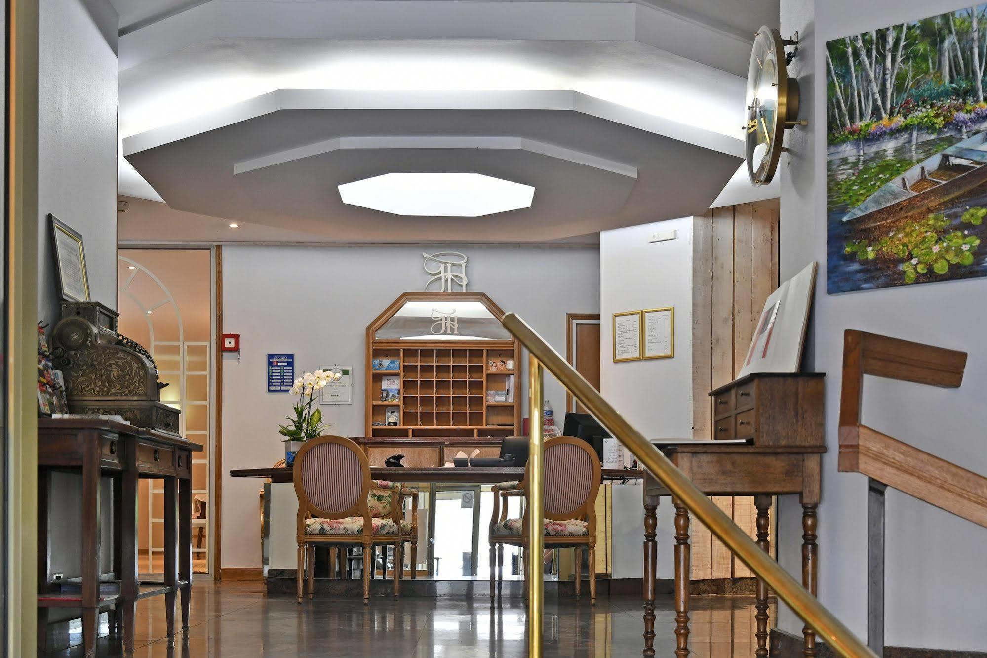 Le Grand Hotel Saint-Quentin  Buitenkant foto