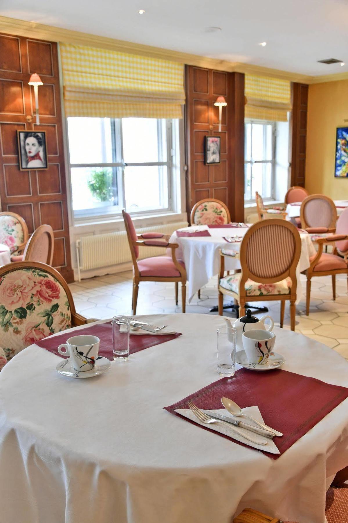 Le Grand Hotel Saint-Quentin  Buitenkant foto