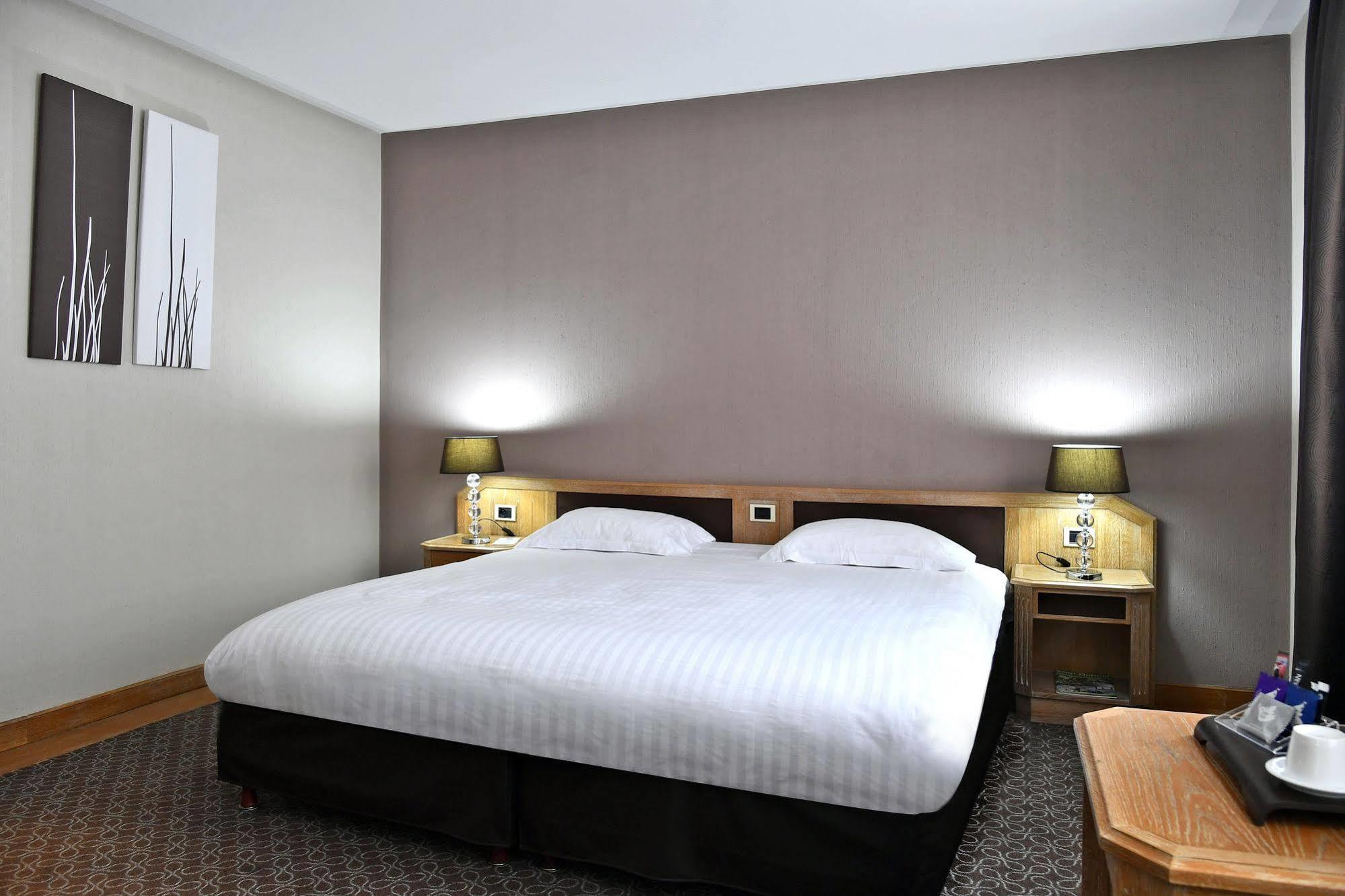 Le Grand Hotel Saint-Quentin  Buitenkant foto