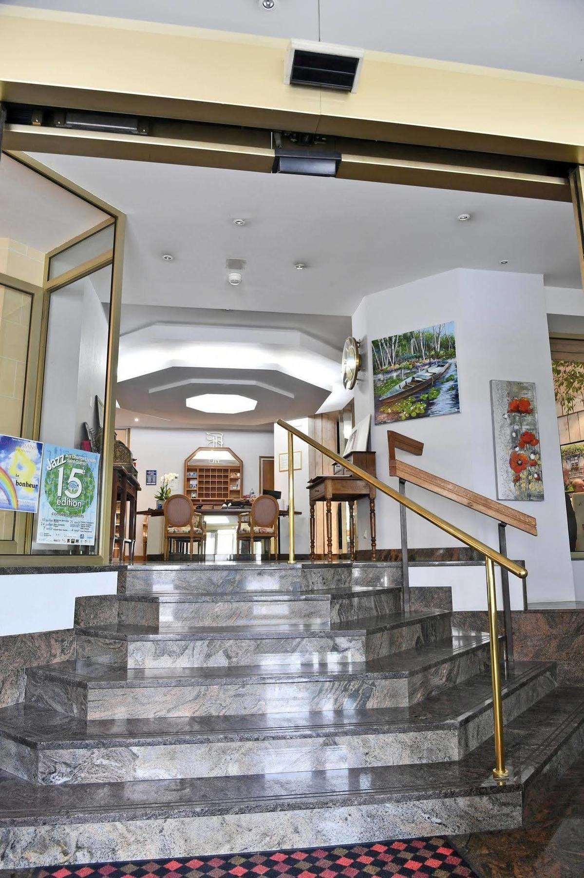 Le Grand Hotel Saint-Quentin  Buitenkant foto
