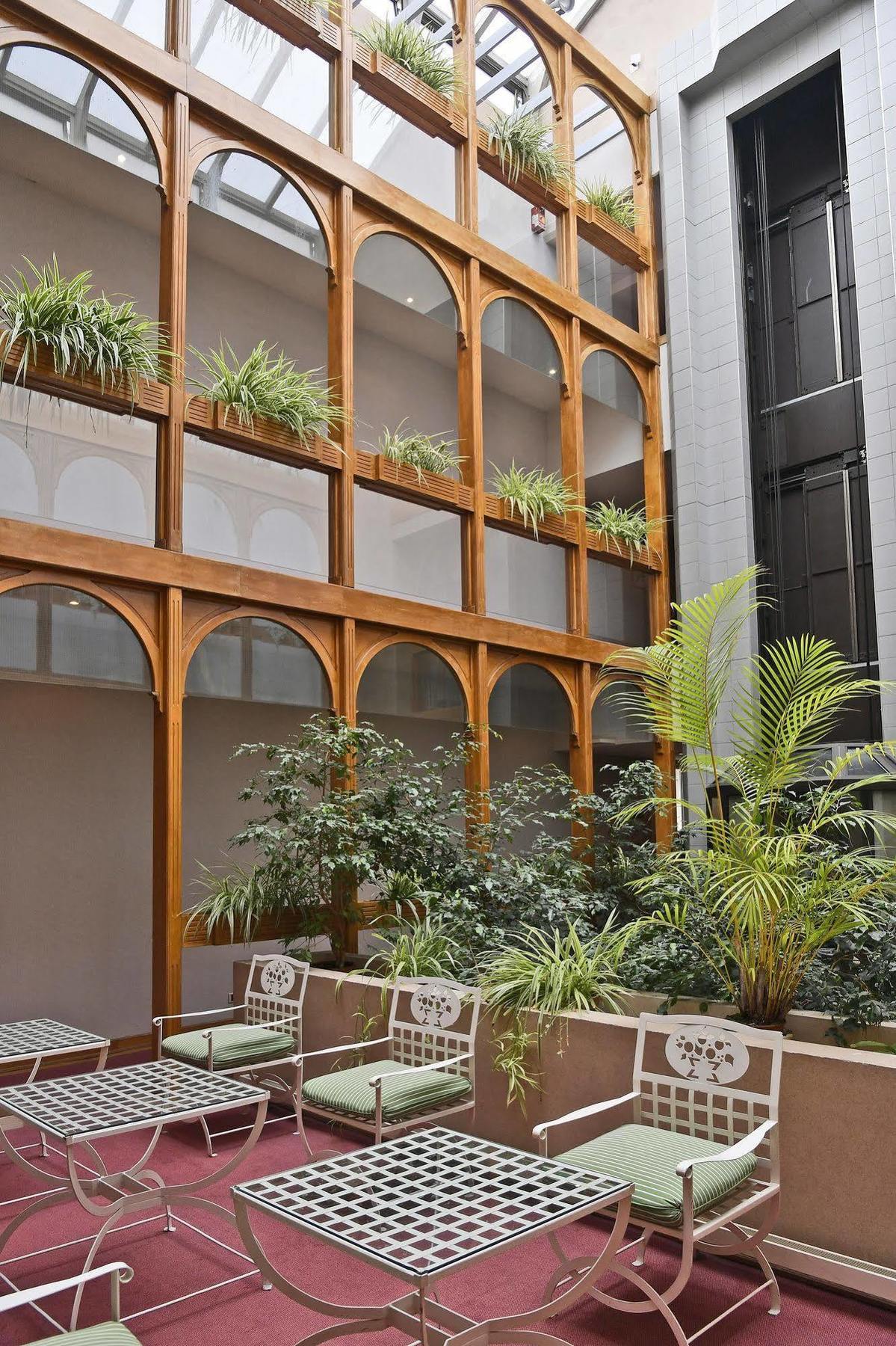 Le Grand Hotel Saint-Quentin  Buitenkant foto